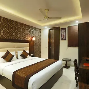  Hotel Red Velvet Suites At Delhi Airport